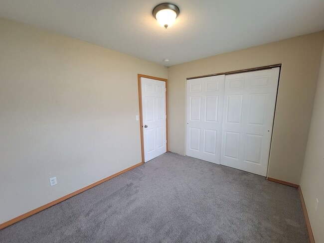 Building Photo - Comfortable 4-Bedroom Home with Fenced Bac...