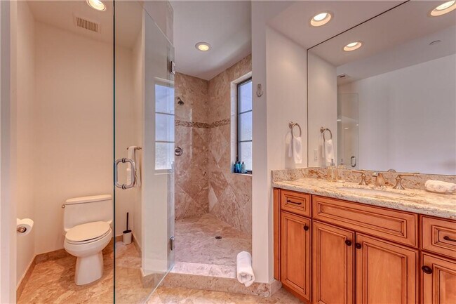 Building Photo - 1206 NE 1st St