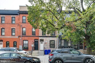 Building Photo - Modern Studio Apartments with Rooftop View...