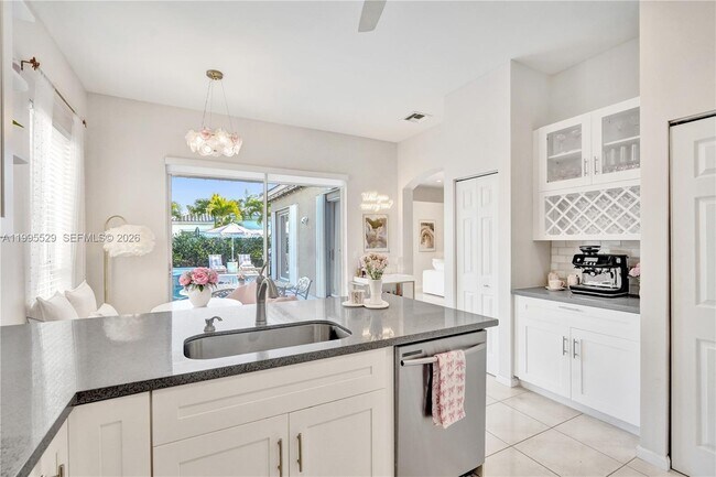 Building Photo - 6928 NW 33rd St