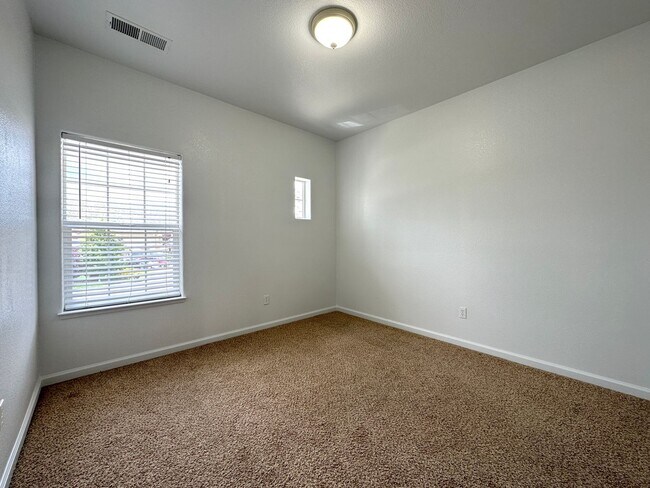 Building Photo - 4 bedrooms, 2 1/2 Baths with a 3 Car Garag...