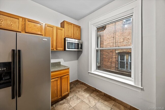 Building Photo - 325 Autumn Ave