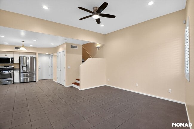 Building Photo - 841 E Park Modern Dr