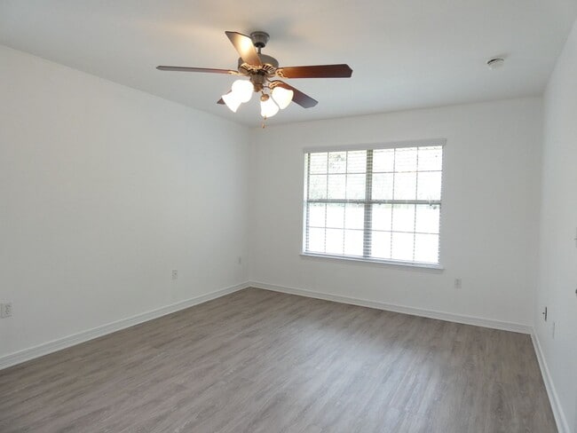 Building Photo - 4-Bedroom All Brick Home - Gulf Breeze