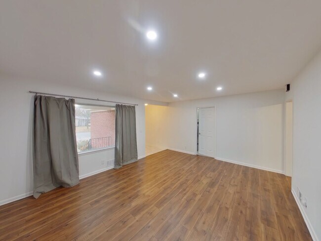 Building Photo - 3534 W 11th St N