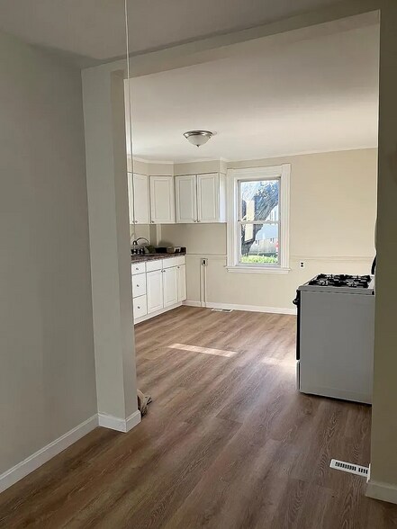 Building Photo - 6 Wheeler St