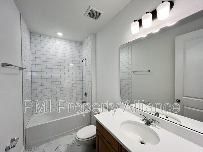 Building Photo - 2180 Axel St