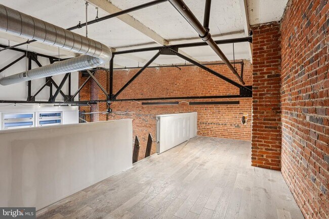 Building Photo - 810 N Hancock St