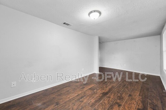 Building Photo - 521 Ruth St