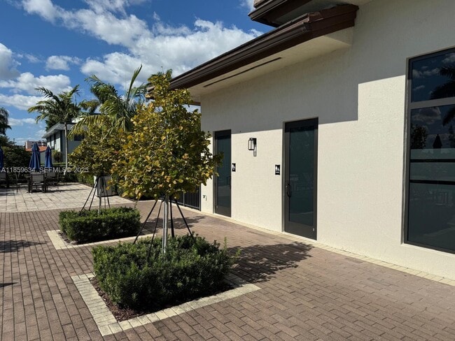 Building Photo - 945 NE 211th St