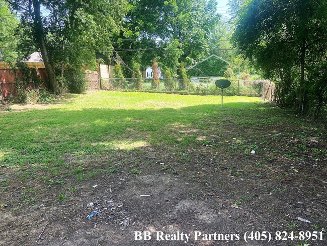 Building Photo - 4620 E 4th St