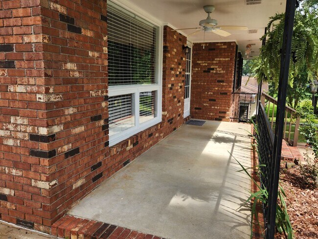 Building Photo - 3 Bedroom 2 Bath home in North Columbus