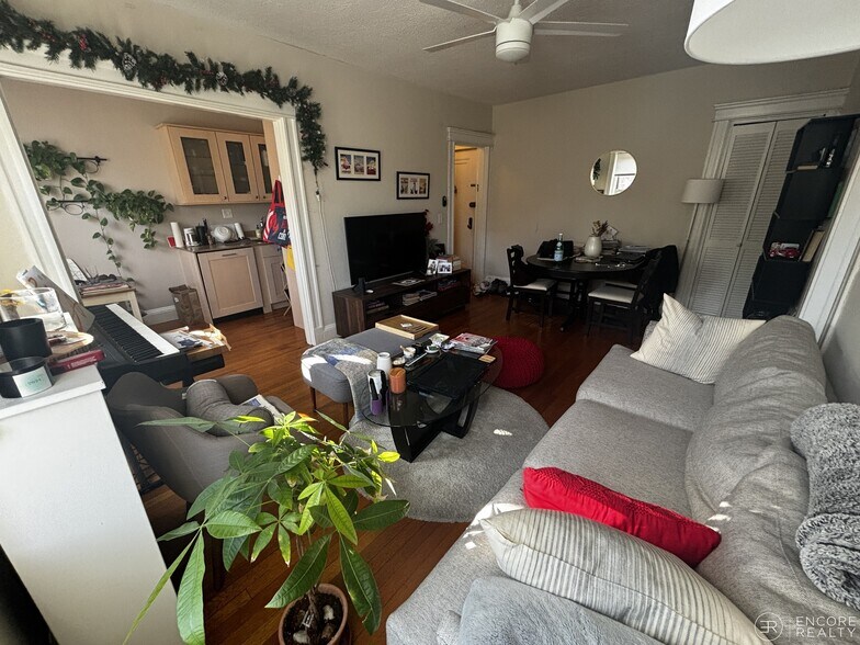 Building Photo - 110 Riverway