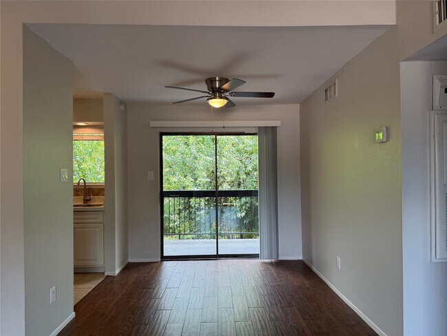 Building Photo - 3300 Pebblebrook Dr