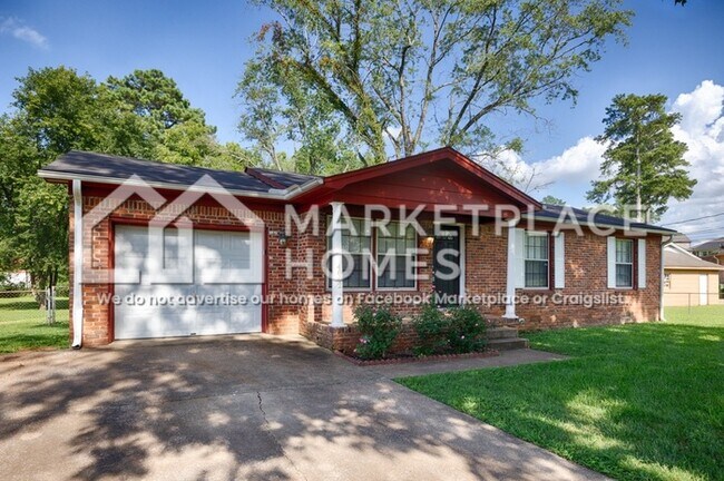 Building Photo - 4002 Summerhill Dr NW