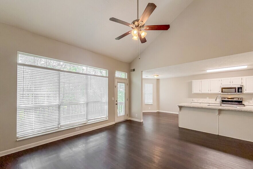 Building Photo - 3134 Creekview Ln