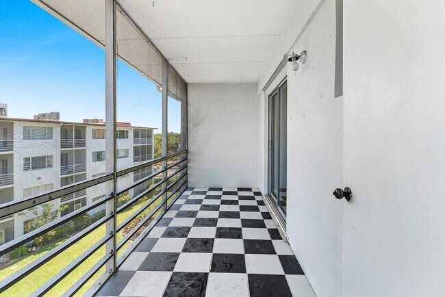 Building Photo - 4500 N Flagler Dr