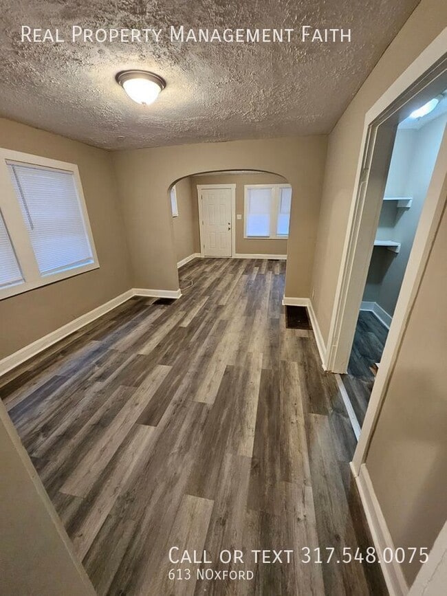 Building Photo - 613 NOxford-