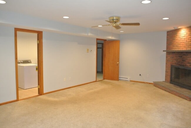 Building Photo - 302 Westwood Rd