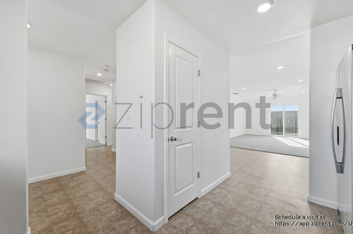 Building Photo - 756 Marcelina Ct