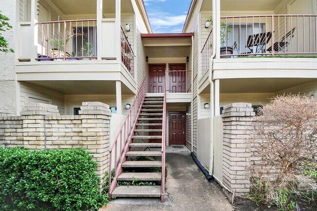 Building Photo - 2120 El Paseo St