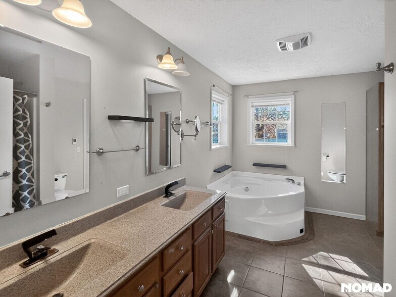 Building Photo - 5711 Coddington Ln