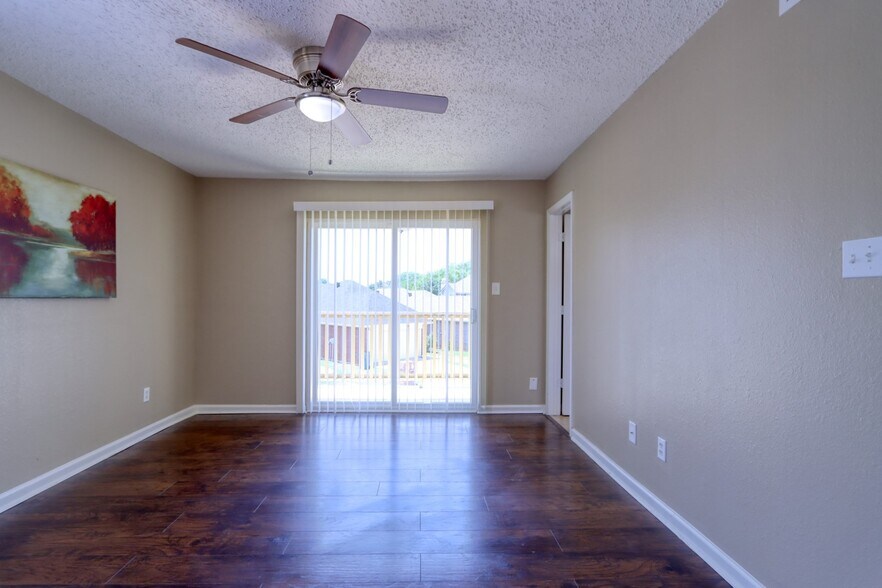 Building Photo - 707 Harbour Town Dr