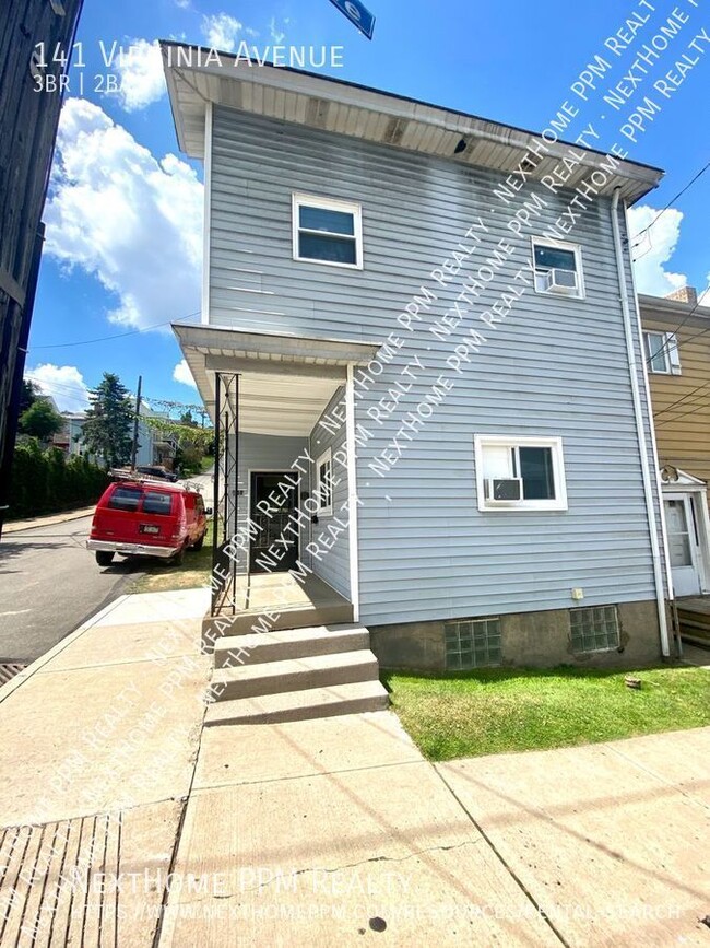 Primary Photo - 3 Bedroom 2 Bath House with off street par...