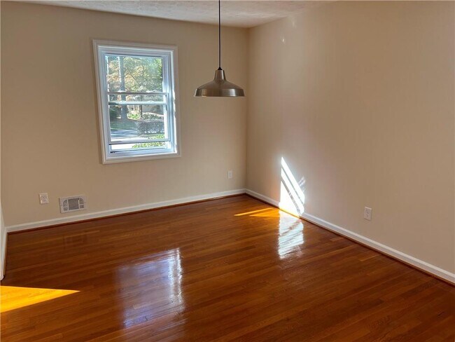 Building Photo - 1811 Trophy Dr