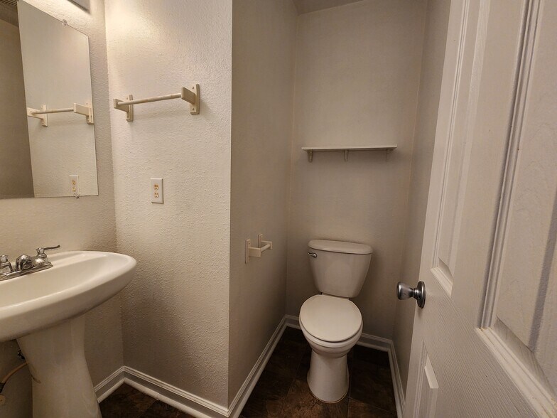 Building Photo - 16706 Aulton Dr