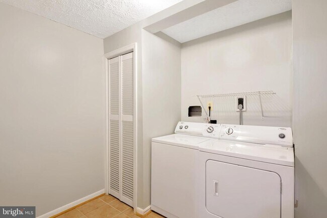 Building Photo - 12867 Mill House Ct