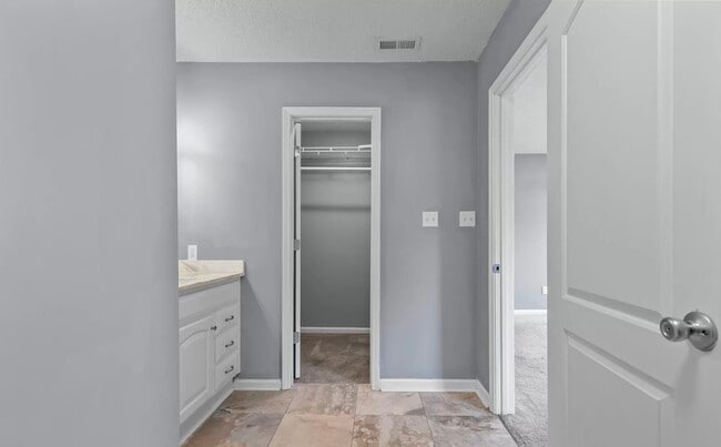 Building Photo - 2456 Saddleridge Dr