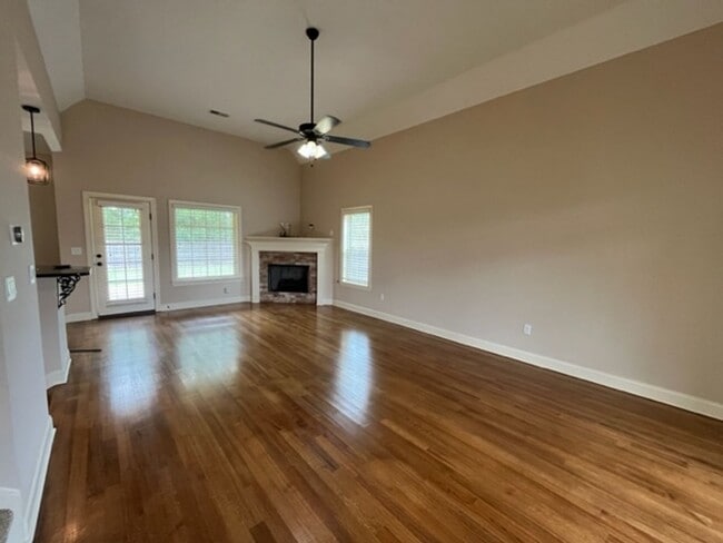 Building Photo - Renovated 4 Bedroom 2.5 Bath Home for Rent!