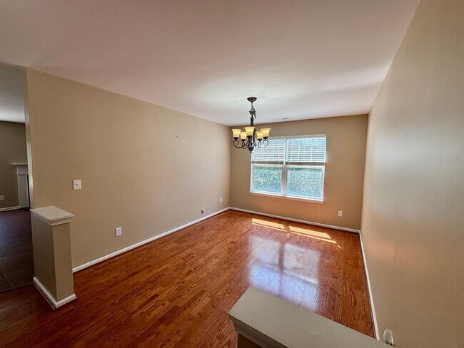 Building Photo - Room to Breathe! 5 Bedroom Home in Desirab...