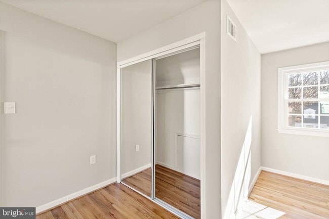 Building Photo - 9356 Birchwood Ct