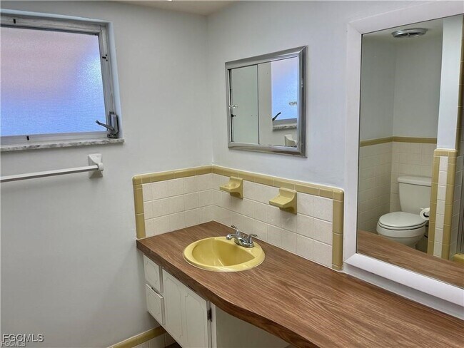 Building Photo - 5330 Majestic Ct