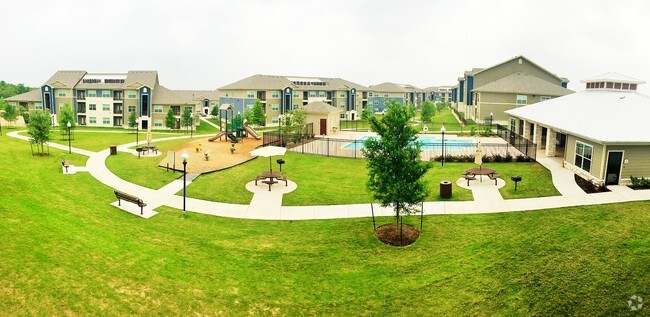Courtyard View - Pointe at Ben White