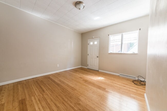 Building Photo - AVAILABLE JUNE 2026 - 3 Bedroom Home in Prime MT. WASHINGTON Location!