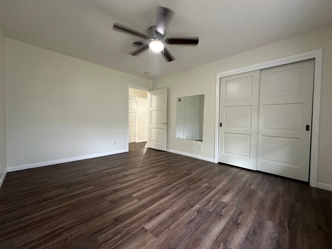 Building Photo - 711 E Locust Ave