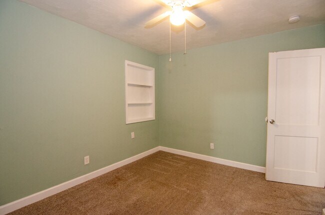 Building Photo - Precious Bungalow Home Rental in Norfolk!