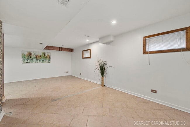 Building Photo - 54 N Royal Oak Dr