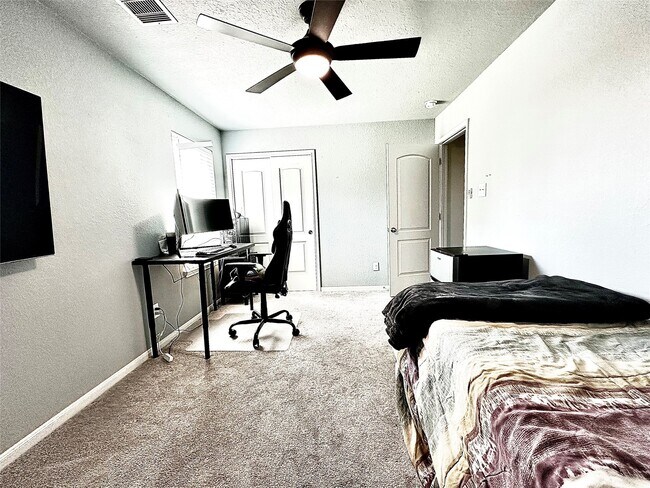 Building Photo - 15218 Loys Coves Ct