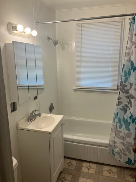 Bathroom - 1021 Judge Ave