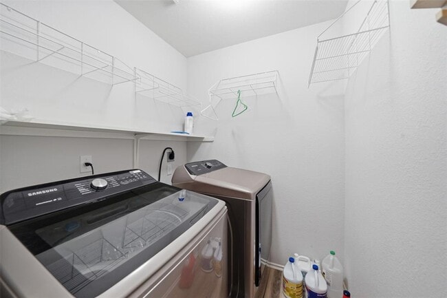 Building Photo - 5801 Marchmont Ln