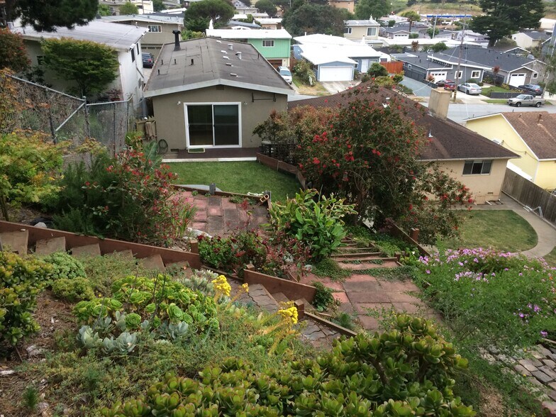 Building Photo - 233 Reichling Ave