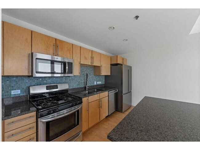 Building Photo - 929 Portland Ave