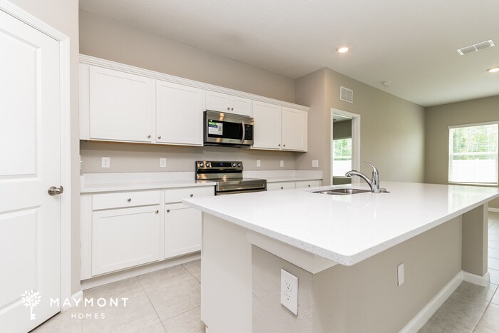 Building Photo - 300 Kenilworth Dr
