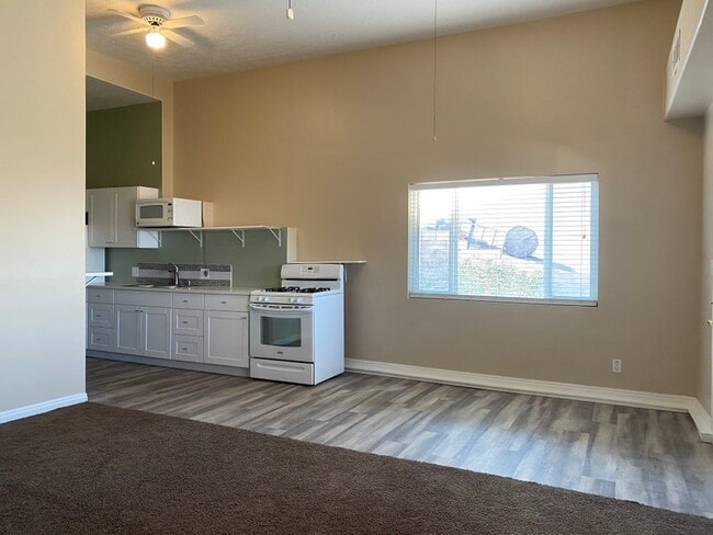 Building Photo - 113 N Valley View Dr