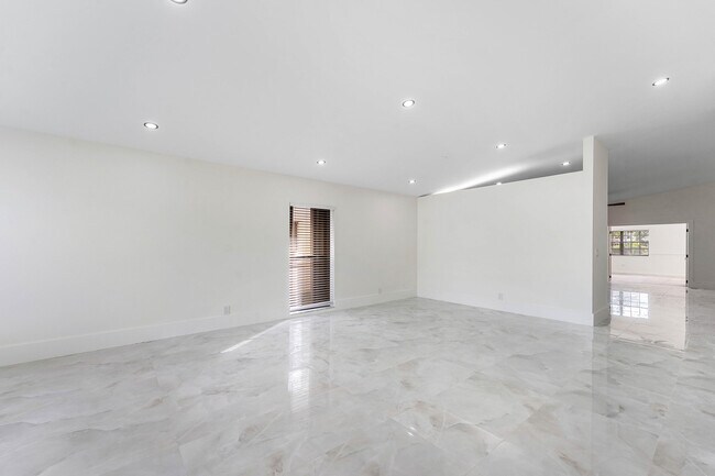 Building Photo - 1531 SW 102nd Terrace