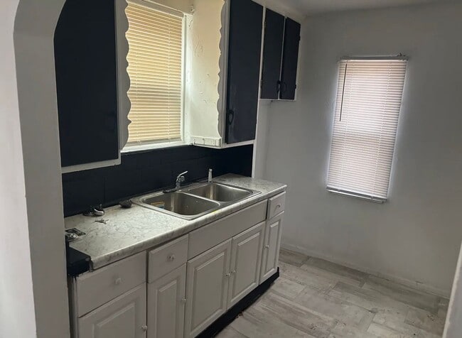 Building Photo - 2 bedroom located On the east side of town.